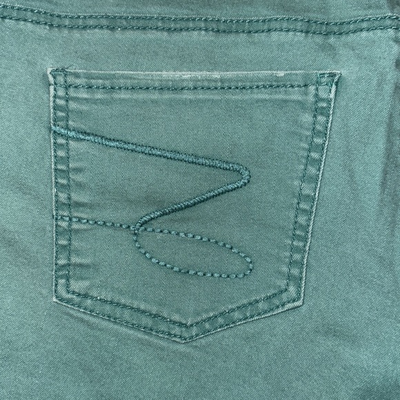 Seven7 distressed jean shorts - Picture 6 of 8
